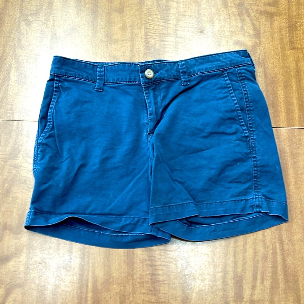 Khakis by Gap Girlfriend 5 inch short